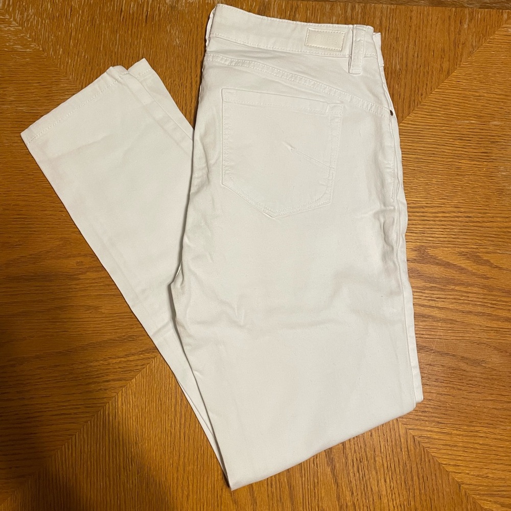 BRAND NEW WITH TAGS! WHITE PANTS SIZE 10